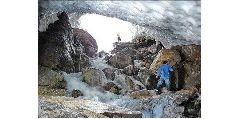  گردشگری در غارهای یخی