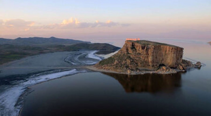 عبور دریاچه ارومیه از خشکی