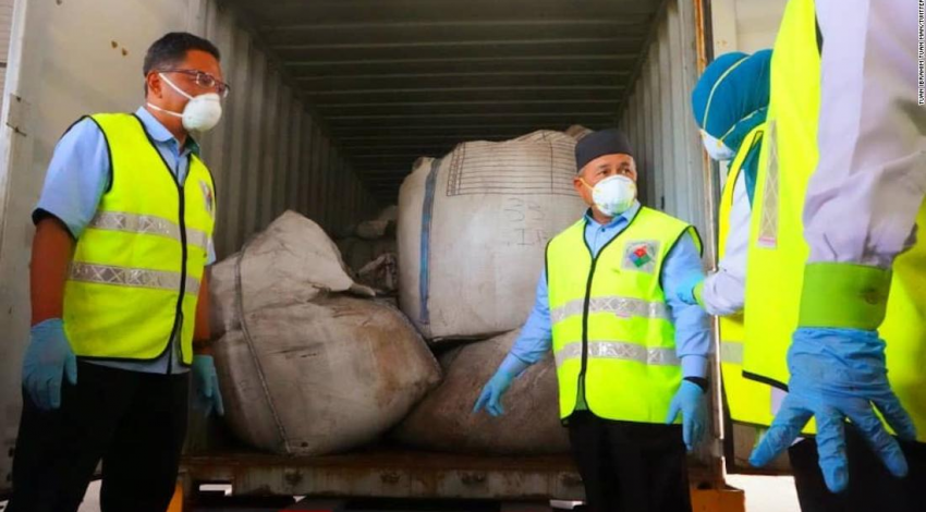 کشف 1800 تن زباله سمی غیرقانونی در مالزی