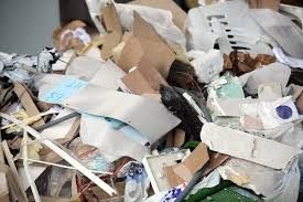 زباله های خشک شامل کاغذ و پلاستیک