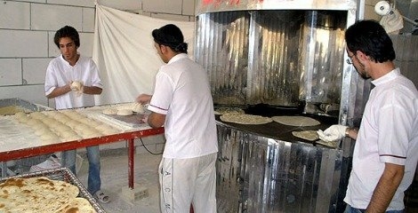 300 نانوایی در بیکاری را برای اهالی شهر کمشچه  بسته است