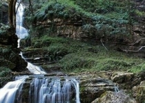 آبشار شگفت‌انگیزی با هفت پلکان بهشتی 