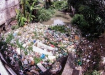  امرار معاش از انباشت زباله‌های پلاستیکی 