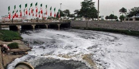 ورود  فاضلاب شهری و صنعتی به دریا مناطق سواحل جنوبی ایران را آلوده می‌کند