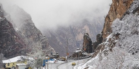 کاهش دما و بارش برف و باران در تهران همراه با وزش باد شدید