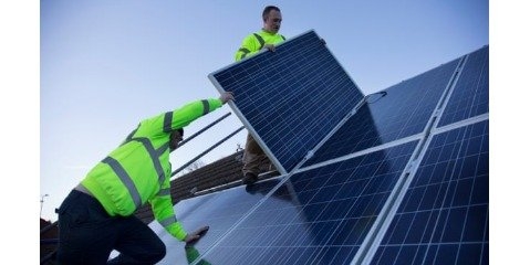 مشاغل انرژی تجدیدپذیر در انگلستان به یک سوم کاهش یافته است