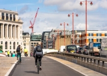 استفاده از دوچرخه به جای حمل و نقل عمومی در انگلیس