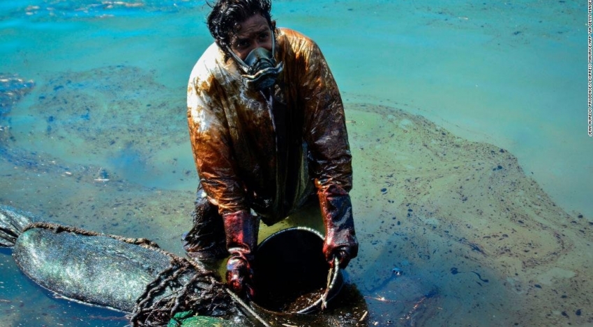 نشت نفت از کشتی آسیب دیده در آب های موریس می تواند فاجعه بیافریند