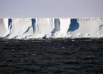 تحقق اهداف توافقنامه پاریس نیز سودی ندارد / ذوب یخ های قطب جنوب سطح دریاها را 2.5 متر افزایش خواهد داد