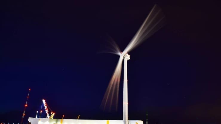 استفاده از توربین های غول پیکر در فاز نهایی بزرگترین مزرعه بادی جهان