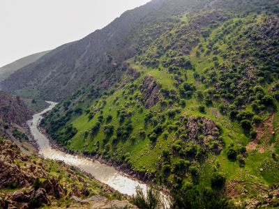 دره در کنار جاده پیرعبدالله