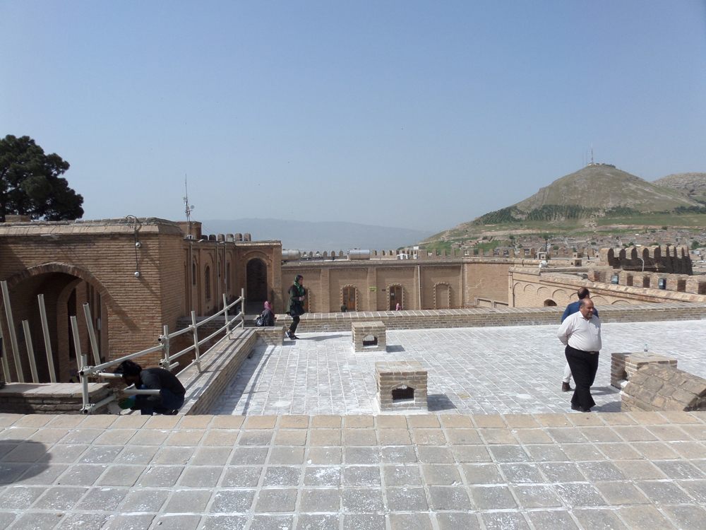 نمایی از پشت بام قلعه