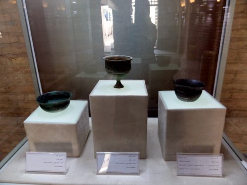 ظروف نقره و قدیمی بدست آمده در کاوشهای باستانی