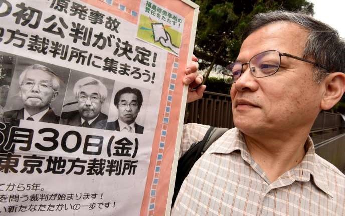 یک مرد ژاپنی در مقابل دادگاه منطقه ای توکیو در اولین محاکمه سه مدیر سابق Tepco حاضر شده است.