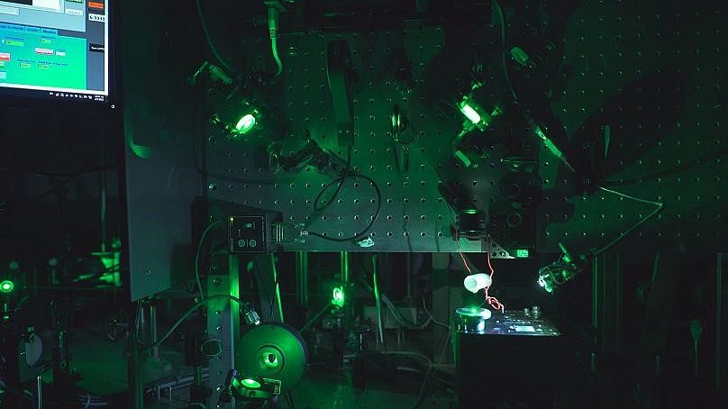 مهندسان اپتیک و لیزر درموسسه ساختارهای الکترونیک و لیزر با استفاده از تابش پرتو لیزر مدل‌های سه‌بعدی با تقلید از ریزساختار پوست حشره می‌سازند