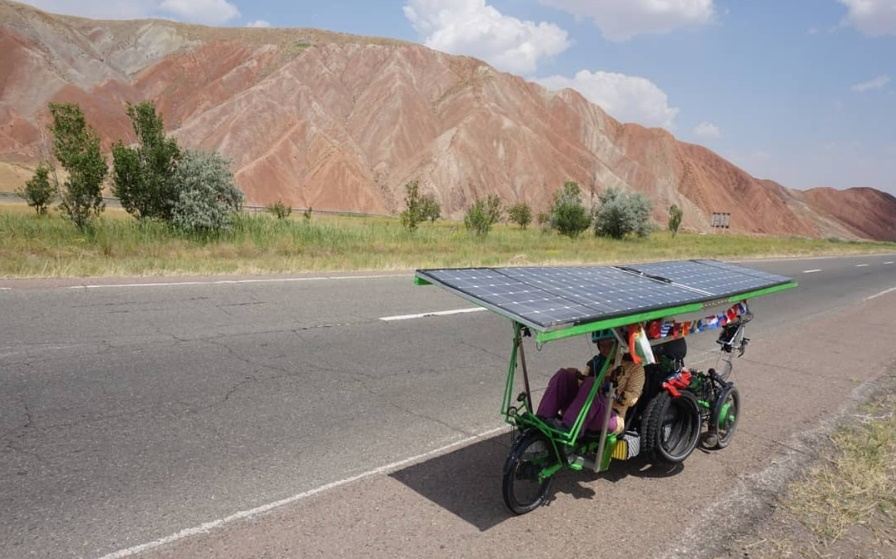 رکاب زدن برای جلب توجه مردم به انرژی خورشیدی